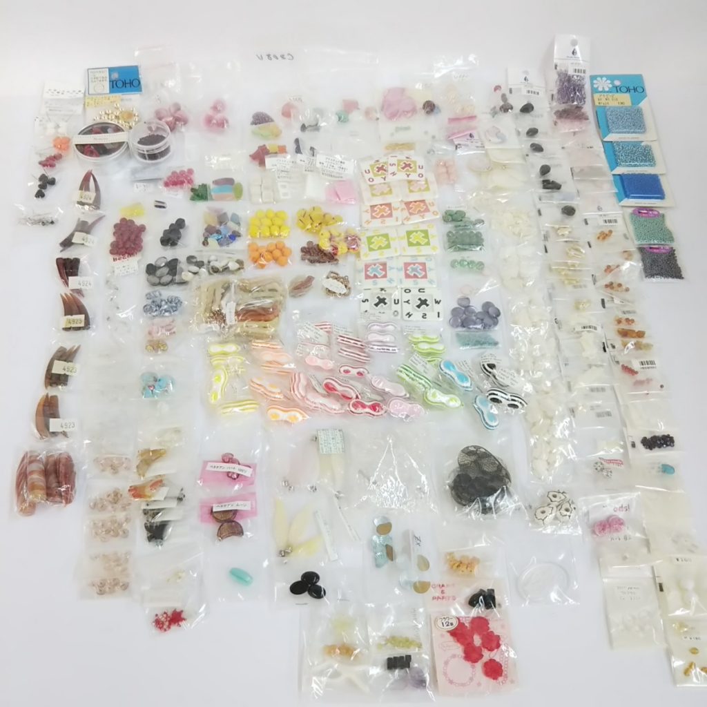 大量 未使用 ビーズ/ストーンいろいろまとめて 約1,330g ハンドメイドアクセサリー 現状品