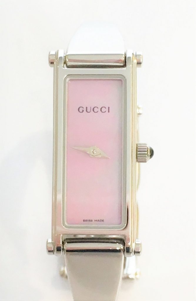 GUCCI　グッチ 1500L ピンクシェル文字盤 スクエア バングルウォッチ　替えバングル付き