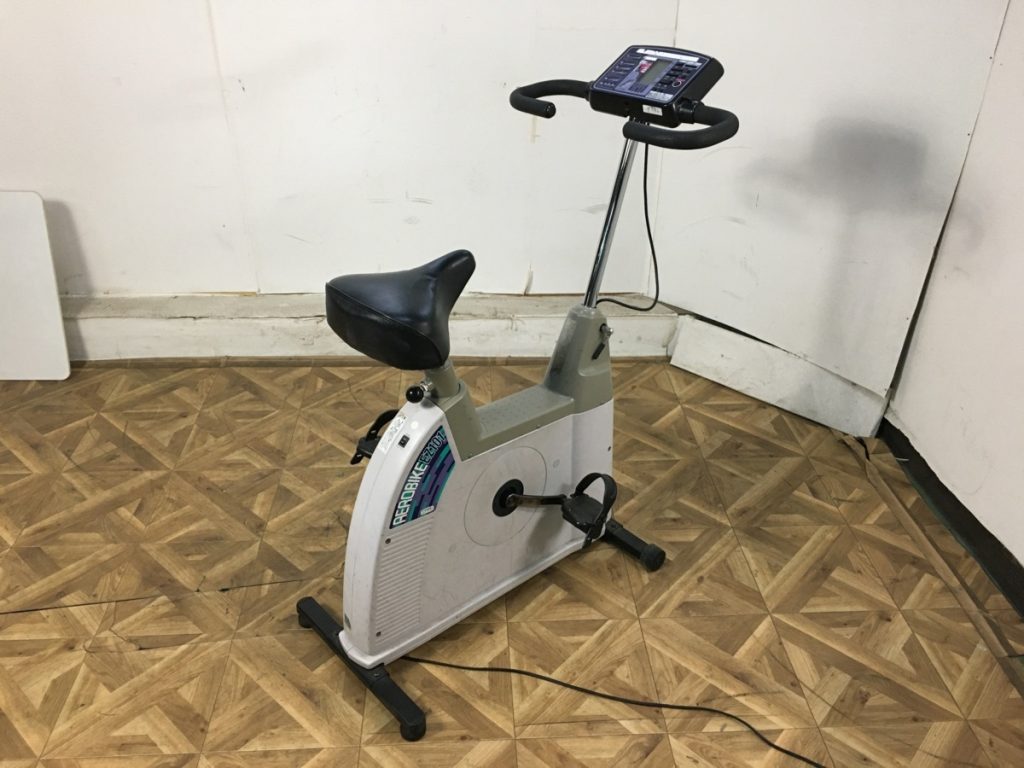 (C) COMBI AEROBIKE EZ101 フィットネスバイク トレーニングマシン エアロバイク エクササイズ コンビ