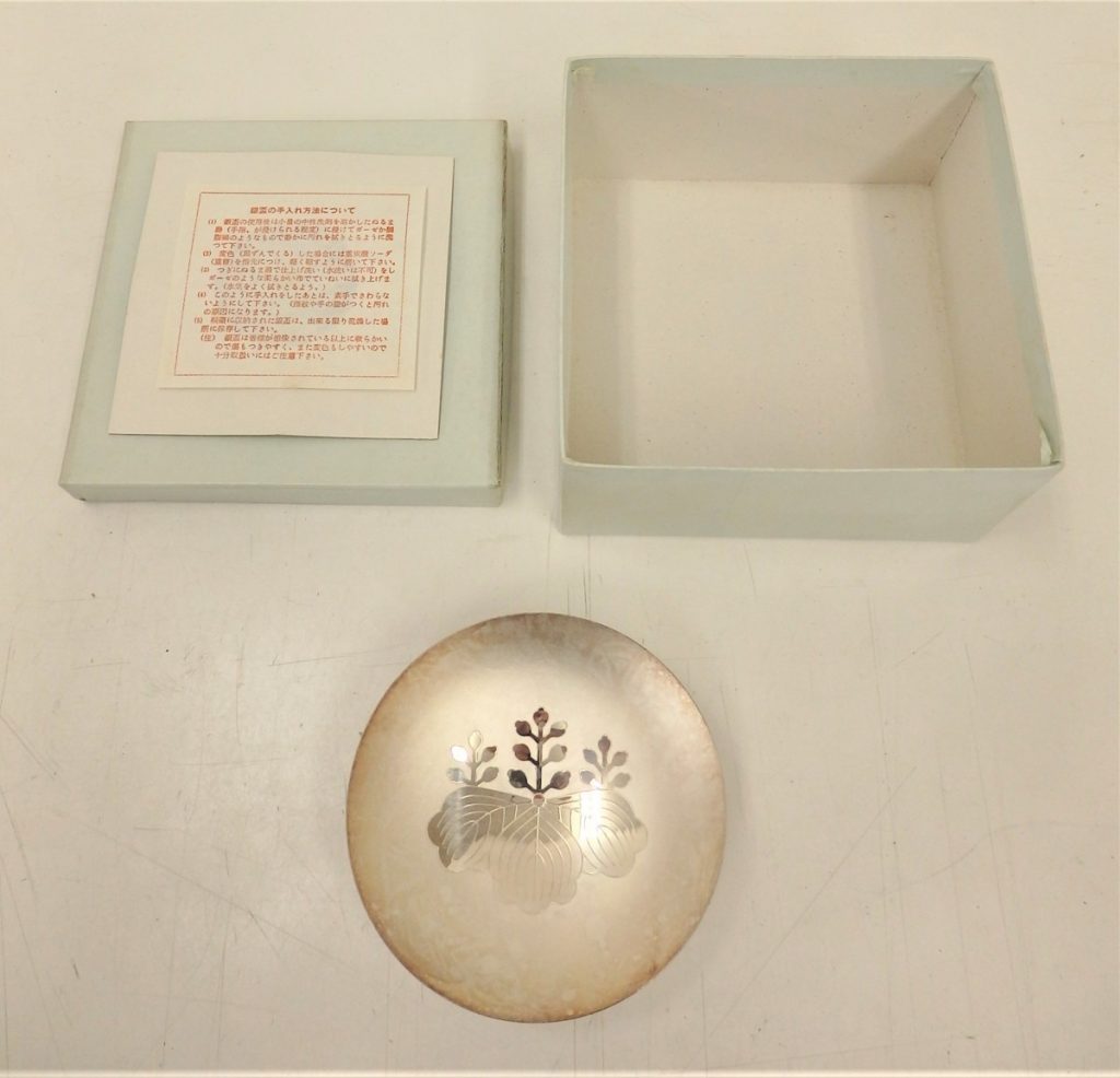 純銀製 御盃 銀盃 銀器 銀杯 純銀製酒器 重さ94ｇ 造幣局製 紙箱付き SILVER