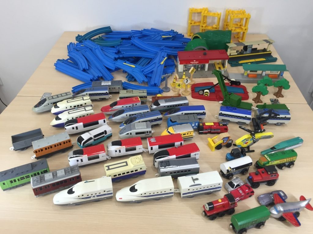 プラレール まとめ 大量セット TOMY トミー おもちゃ 電車 レール 橋 駅 / 木のおもちゃなど