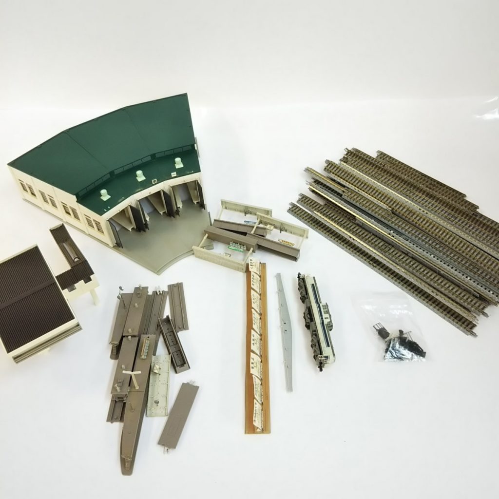 ジャンク TOMIX いろいろまとめて 扇形機関庫4014/レール/鉄道など 鉄道模型 現状品