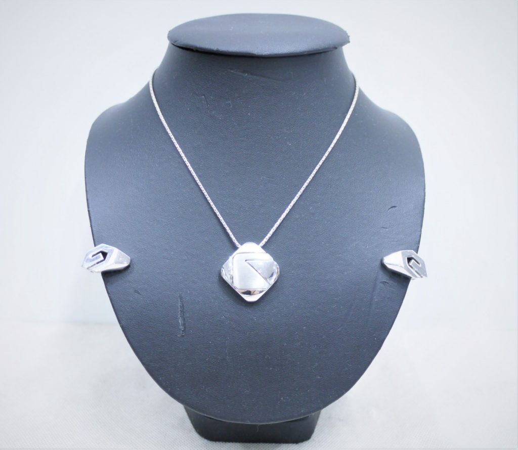 ジバンシィ ネックレス イヤリングセット