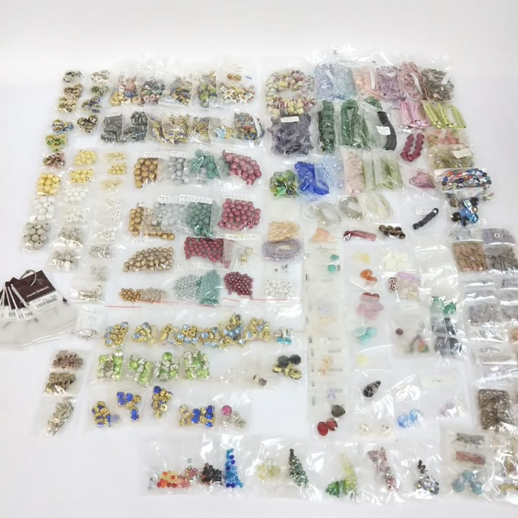 大量 未使用 ビーズ/ストーンいろいろまとめて 約1,770g ハンドメイドアクセサリー 現状品