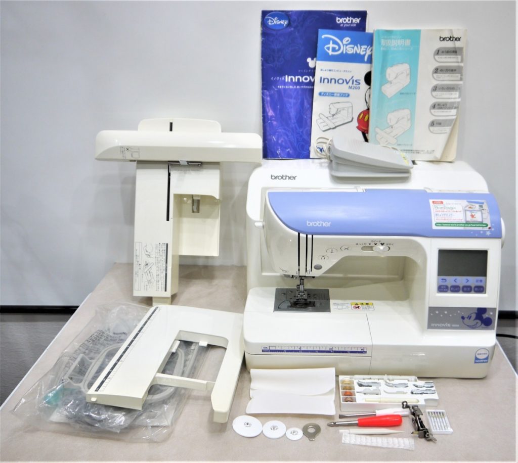 通電OK brother ブラザー EMU17 Innovis M200 コンピュータミシン 刺繍機・補助テーブル付き