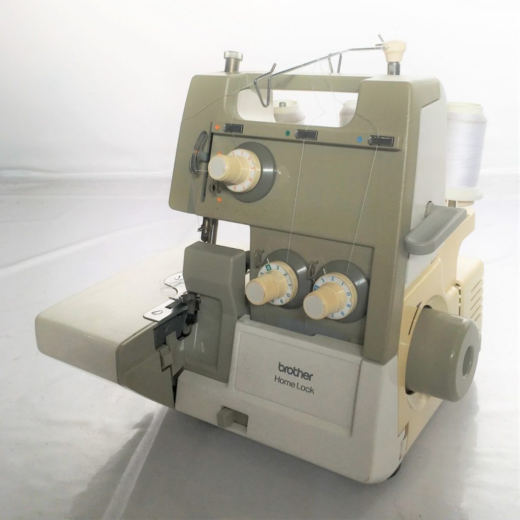 brother ブラザー ロックミシン TE4-B231 足踏みペダル付き　動作確認済み