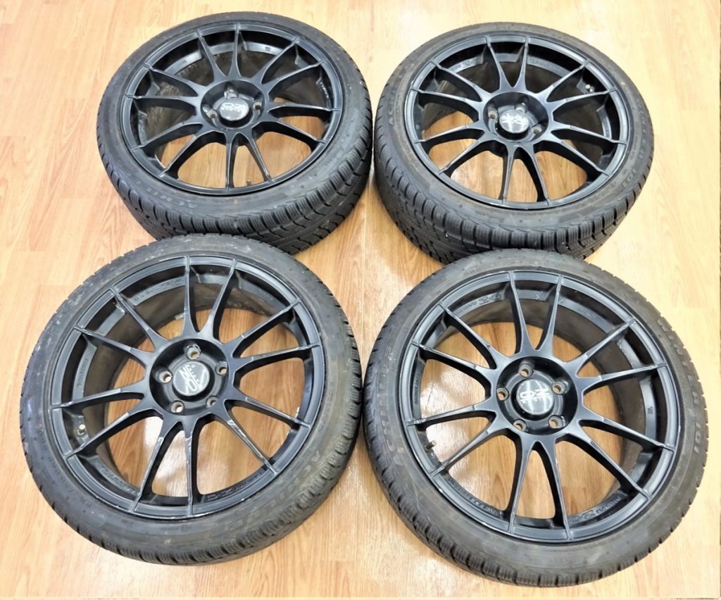 OZ RACING ULTRALEGGERA 8J×18H2 5H 225/40R18 ブラック