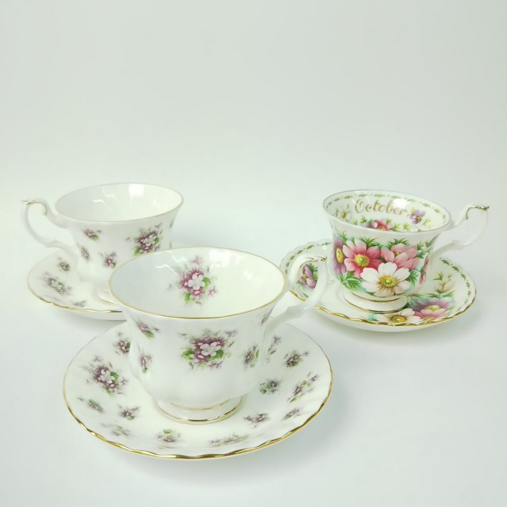 ROYAL ARBERT ロイヤルアルバート カップ&ソーサー 3客セット Sweet Violets×2/コスモス 洋食器 現状品