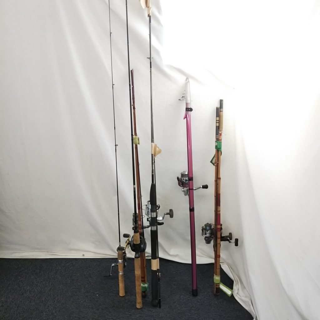 大量 ジャンク リールつき釣り竿いろいろまとめて 現状品