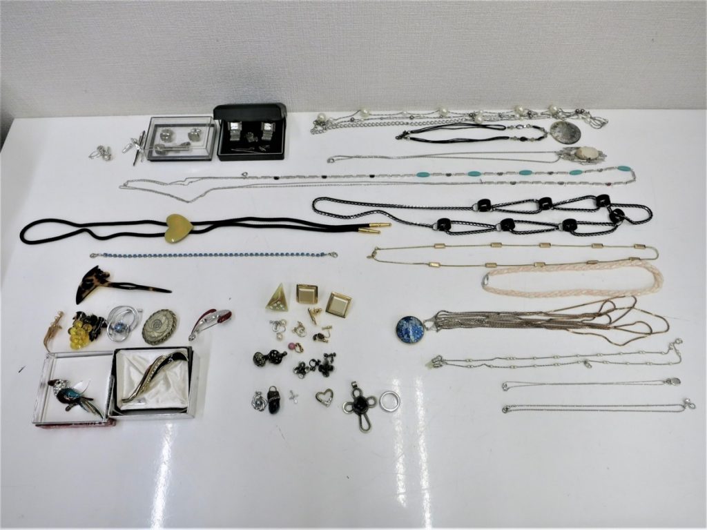 アクセサリー イミテーション ネックレス イヤリング ネクタイピン ブローチ カフス 他 まとめ売り