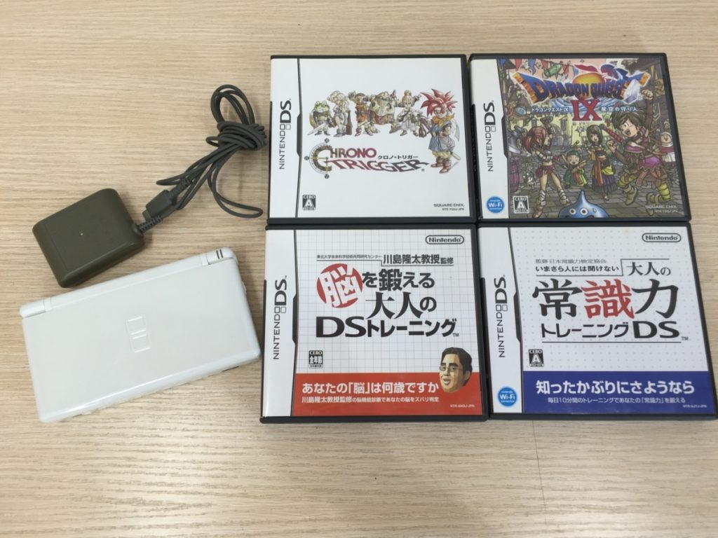 任天堂 Nintendo DSLite 本体 ソフト 4本 セット ニンテンドー