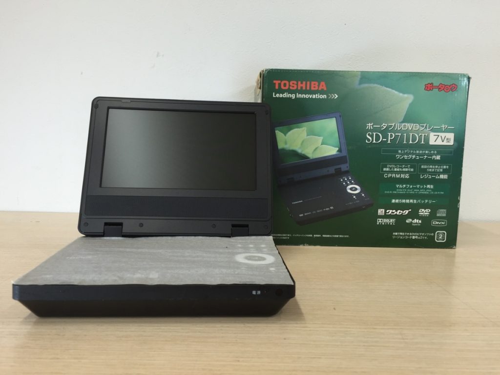 東芝 TOSHIBA ポータブルDVDプレイヤー SD-P71DT 7V型