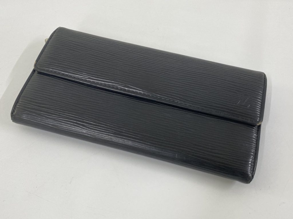 LOUIS VUITTON ルイヴィトン　長財布 メンズ エピ ポルトフォイユ サラ 二つ折り財布 ブラック