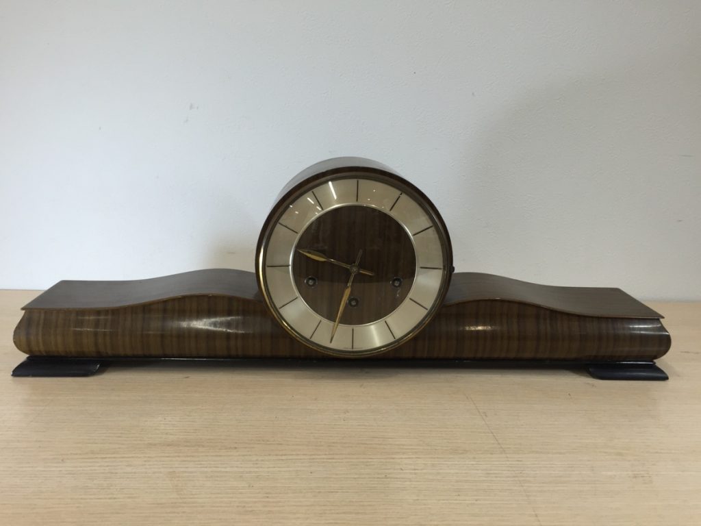 JUNGHANS ユンハンス ゼンマイ式木製置時計 ドイツ製