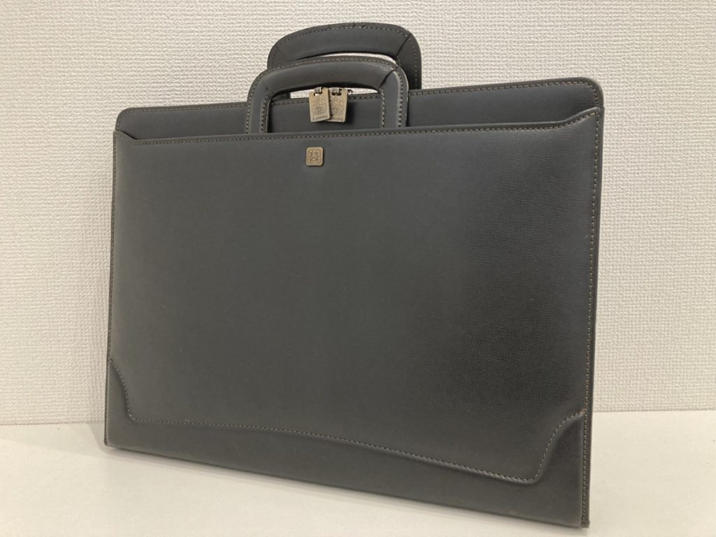 Aquascutum アクアスキュータム 牛革 オールレザー ブラック スリムブリーフケース ビジネスバッグメンズ