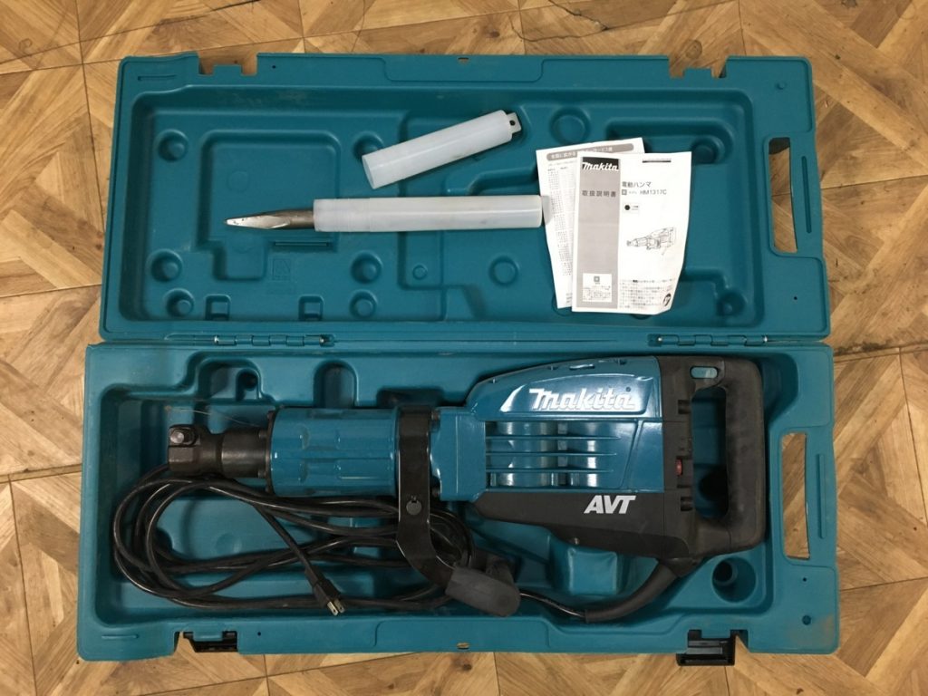 makita 電動ハンマ HM1317C 六角軸 30mm ハツリ AVT 低振動 キャスター付きケース マキタ