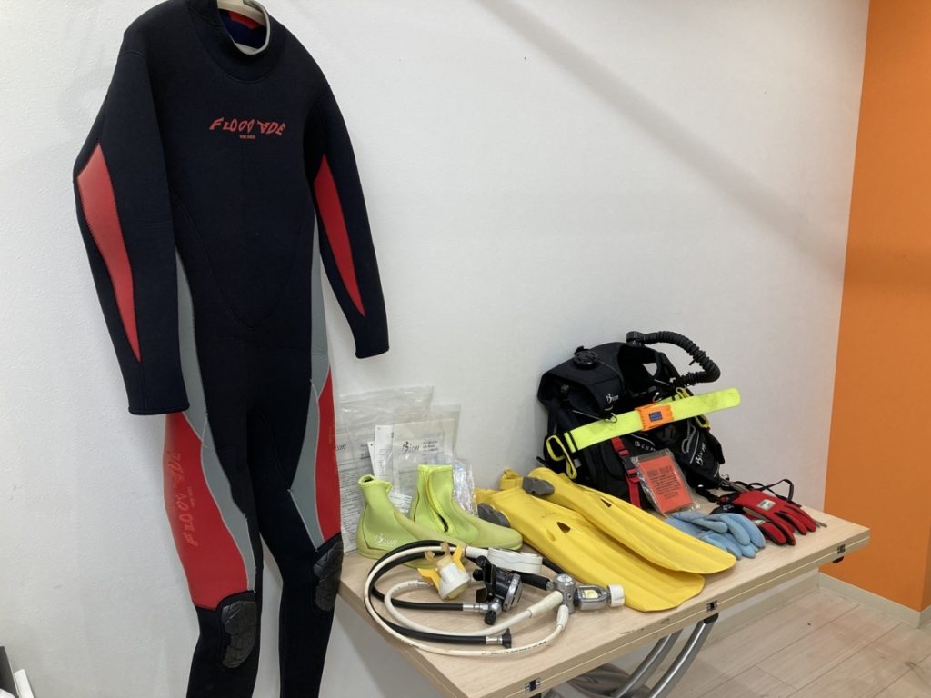 スキューバダイビングセット GULLバッグ ダイビングスーツ シューズ フィン 他