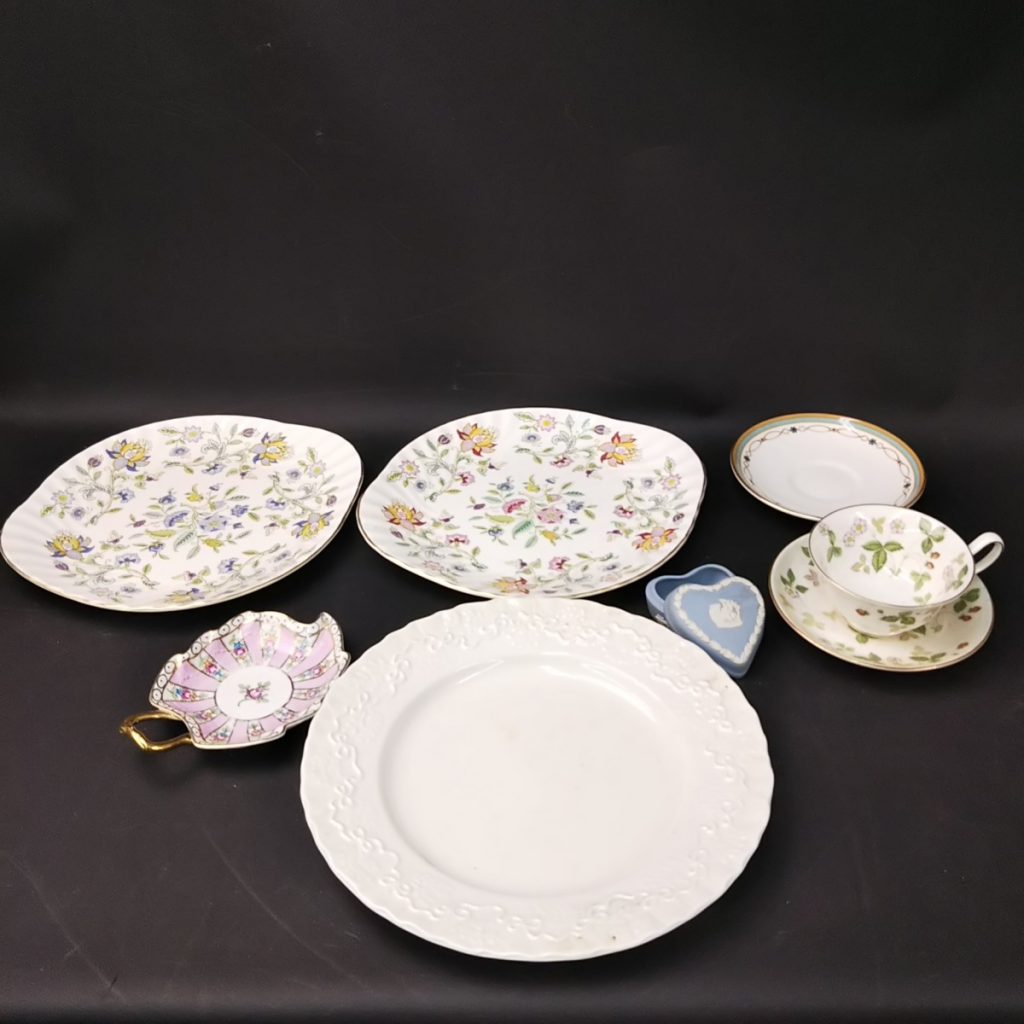 大量 ブランド食器いろいろまとめて WEDGWOOD/MINTONなど カップ&ソーサー プレート 洋食器 現状品