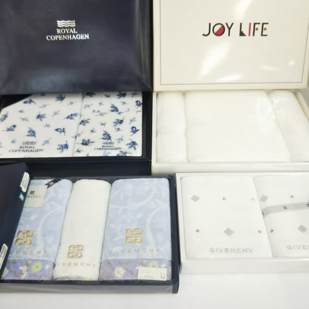 未使用 各種ブランド ギフトタオルセット 4点セット ジバンシー/ロイヤルコペンハーゲンなど