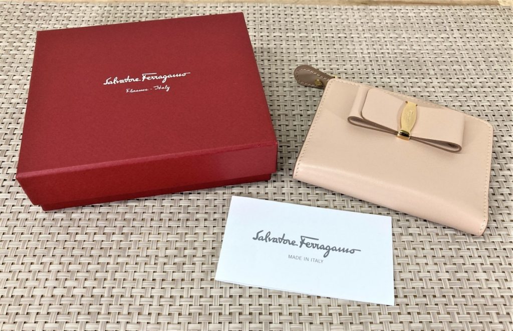 Salvatore Ferragamo フェラガモ 二つ折り財布 ヴァラリボン