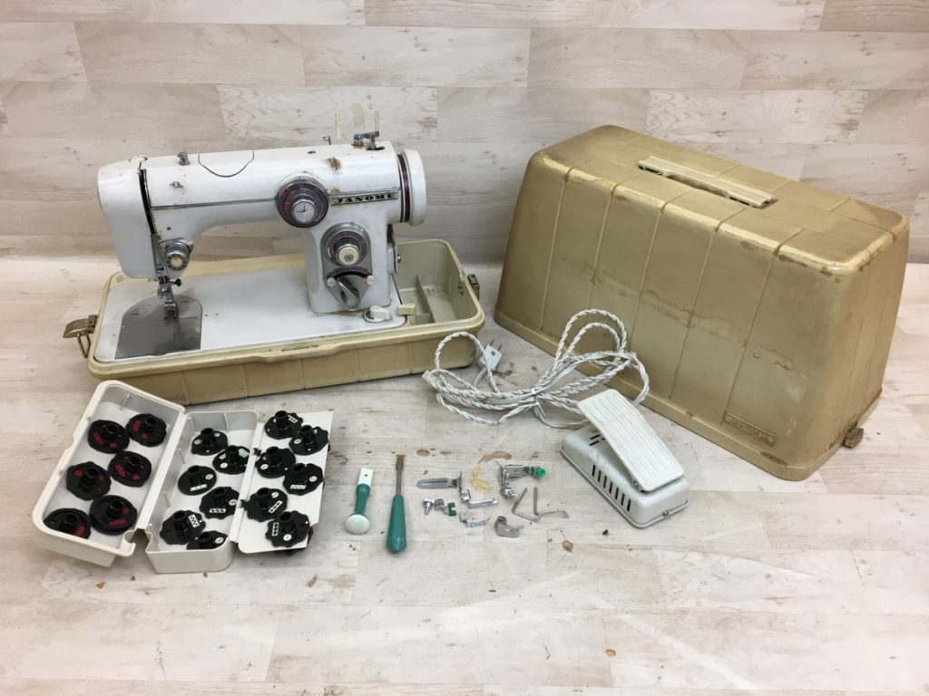 JANOME ミシン MODEL 672 フットペダル 通電確認のみ 割れあり 現状品 ジャノメ