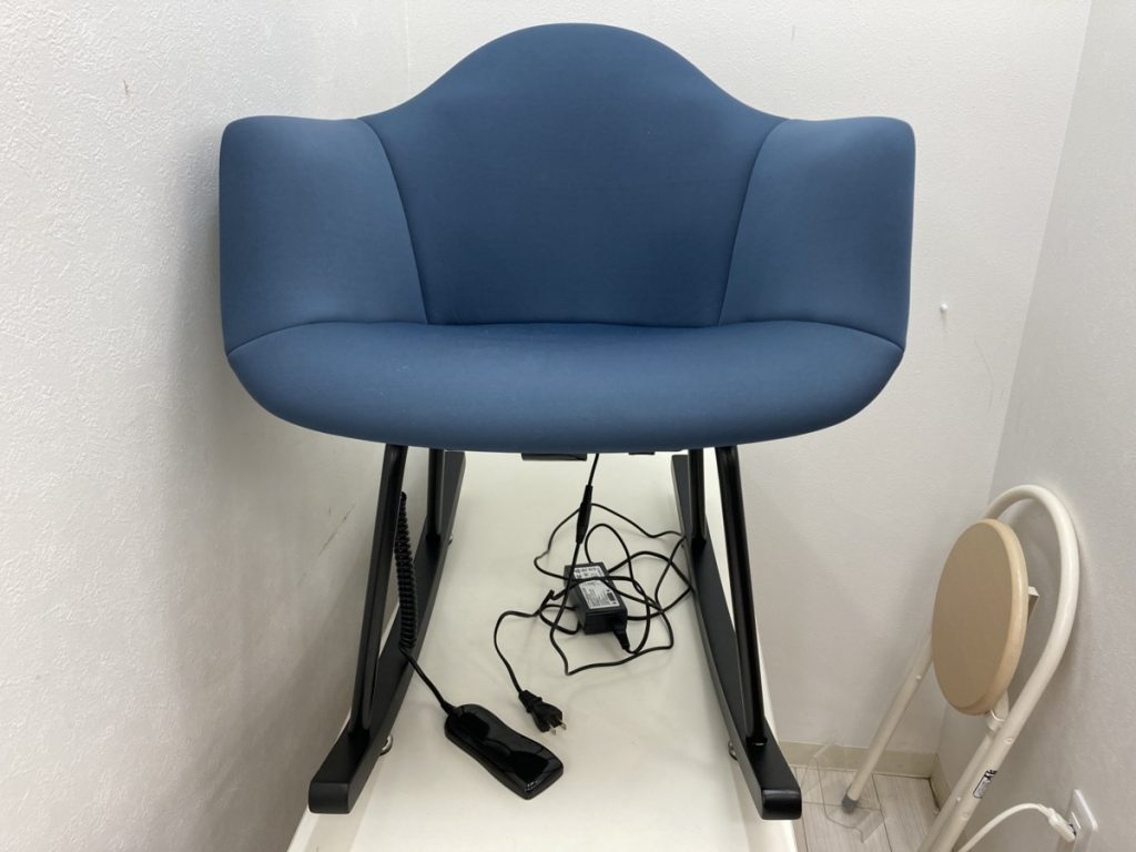 KAURI リラックスロッキングチェア BM350 ウィンザーチェア アームチェア マッサージチェア 椅子