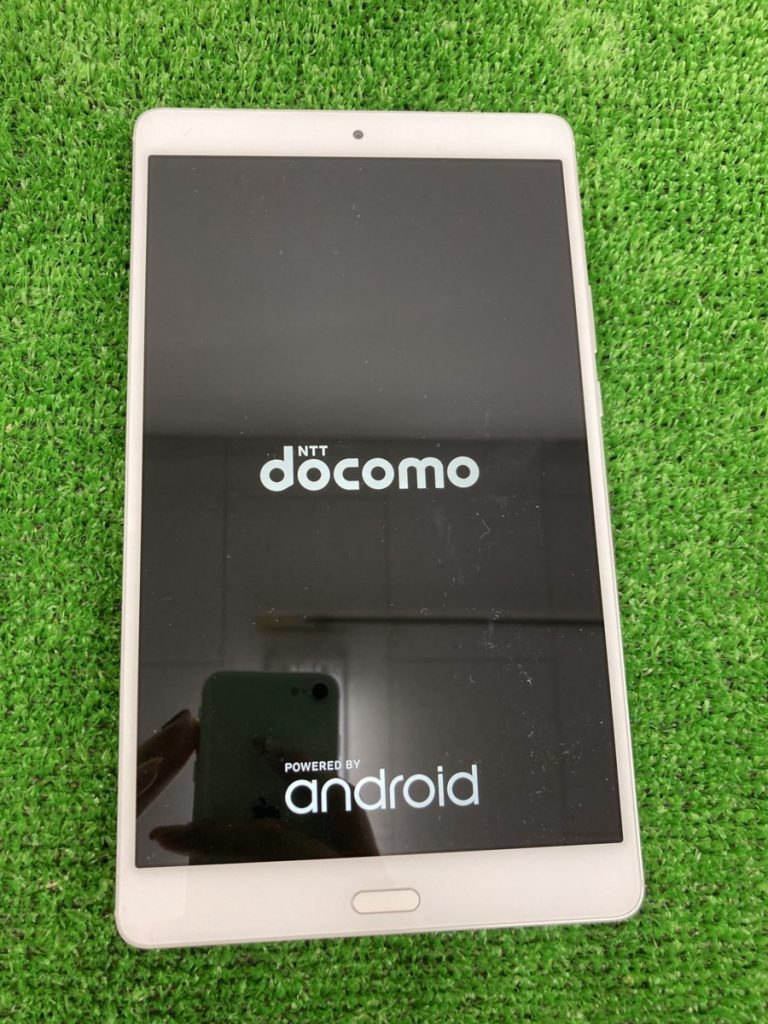 dtab d-01J タブレット　アンドロイド　ドコモ　シルバー