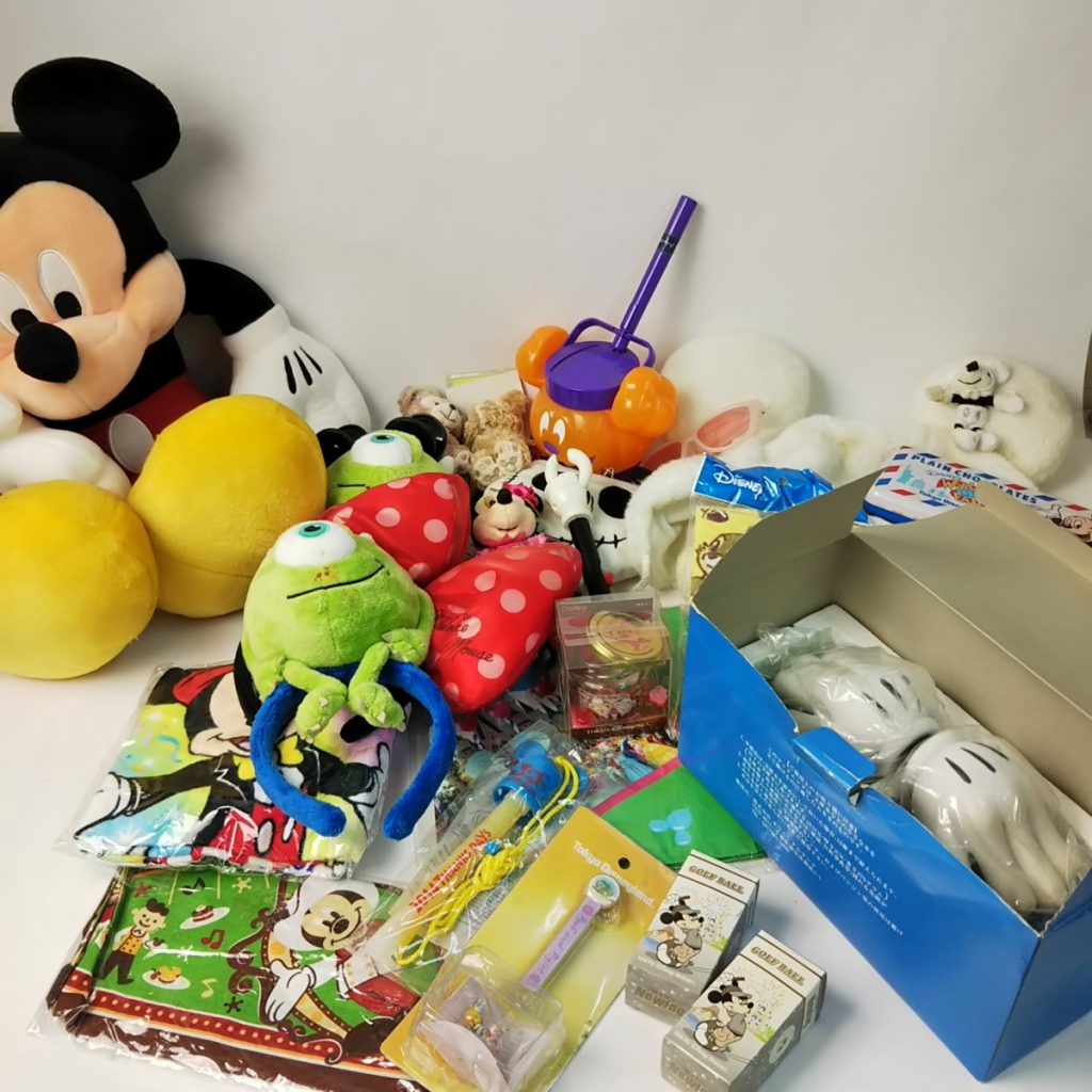 大量 ディズニーリゾート グッズ お土産 いろいろまとめて ぬいぐるみ/ストラップ/カチューシャなど 現状品