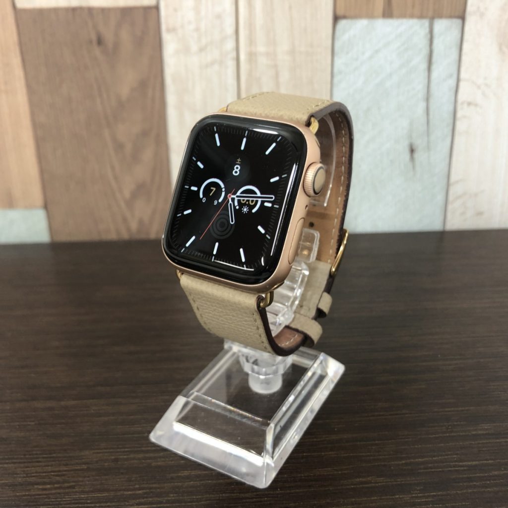 Apple Watch アップルウォッチ Series 4 A1977　40mm GPS ゴールド アルミニウム ベルト付き スマートウォッチ