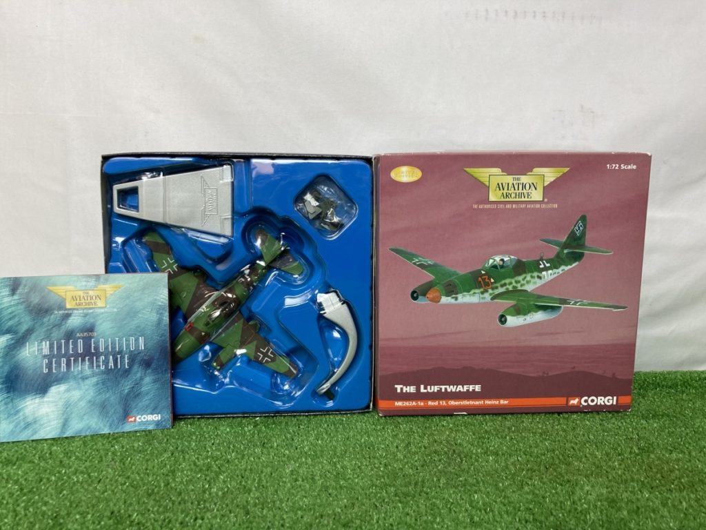 未組立　CORGI　コーギー　1/72　AA35703　メッサーシュミット　ME262A-1a　Red 13　飛行機　戦闘機　模型　箱擦れあり