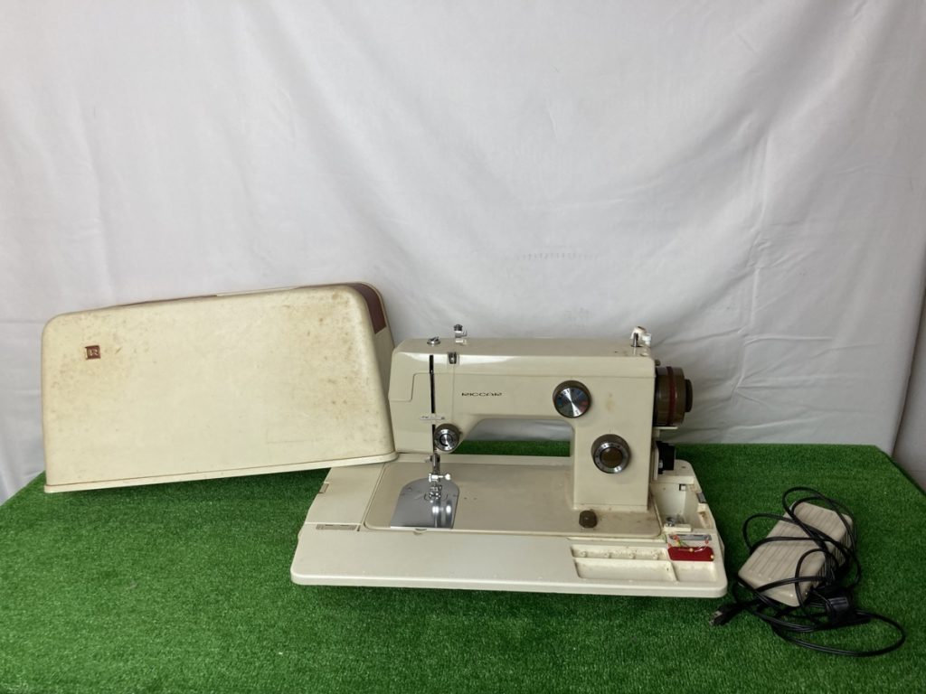 ジャンク品　RICCAR　リッカー　YM-40　ミシン　ハンドクラフト　フットペダル　ケース留め具無し、上部金具破損有