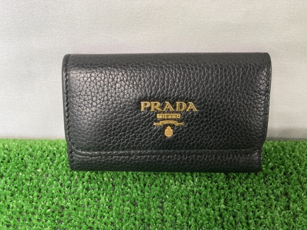 PRADA　プラダ　キーケース　鍵入れ　レザー　ゴールド金具　6連　レディース　メンズ　ブラック系　内部汚れ有