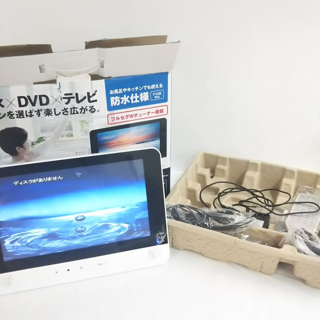 通電OK!! レボリューション 防水ポータブルDVDプレーヤー ZM-F12S 現状品