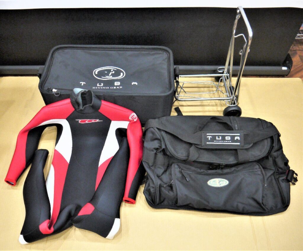 ダイビング TUSA ツサ 2分割式キャリーバッグ mobby’s ウェットスーツ 他 スキューバ用品