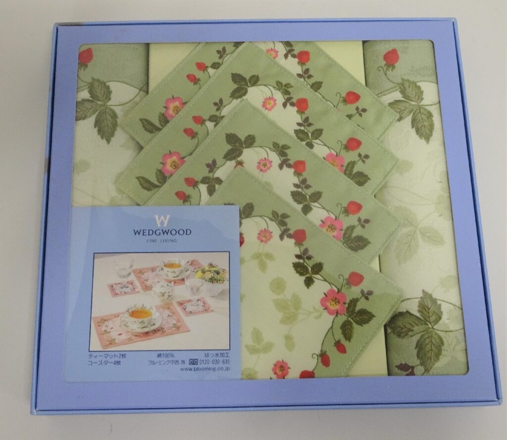 WEDGWOOD ウエッジウッド FINE LIVING ティーマット2枚+コースター4枚セット 箱あり　開封済み未使用