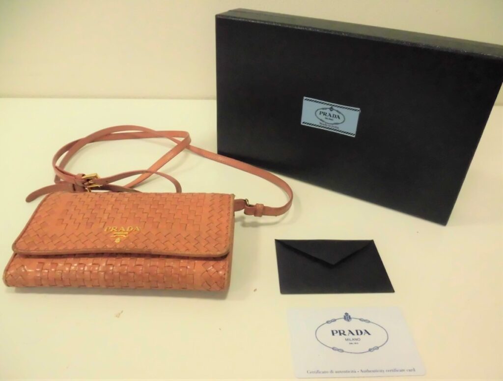 PRADA プラダ マドラス チェーンウォレット 財布