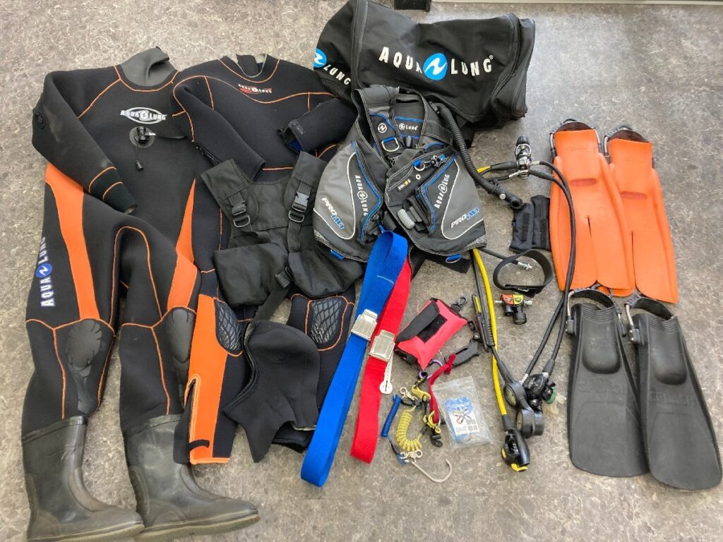 AQUALUNG アクアラング ダイビング用品セット まとめ売り 器材 ウェットスーツ レギュレーター ジャケット