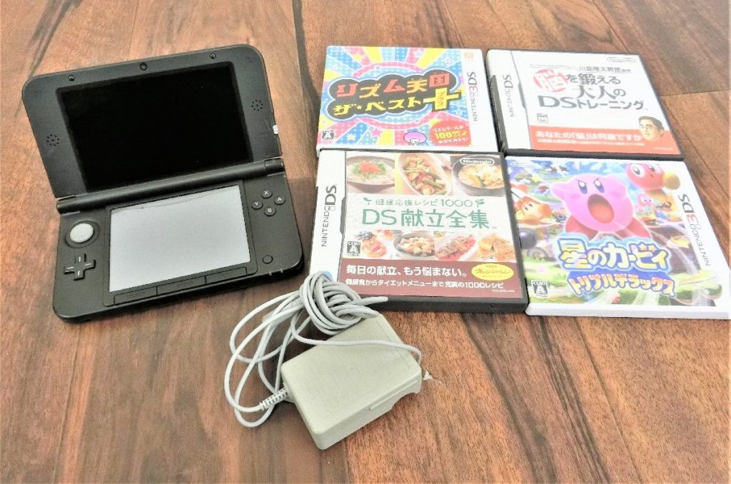 ニンテンドー3DS LL ブラック 本体 ソフト４本