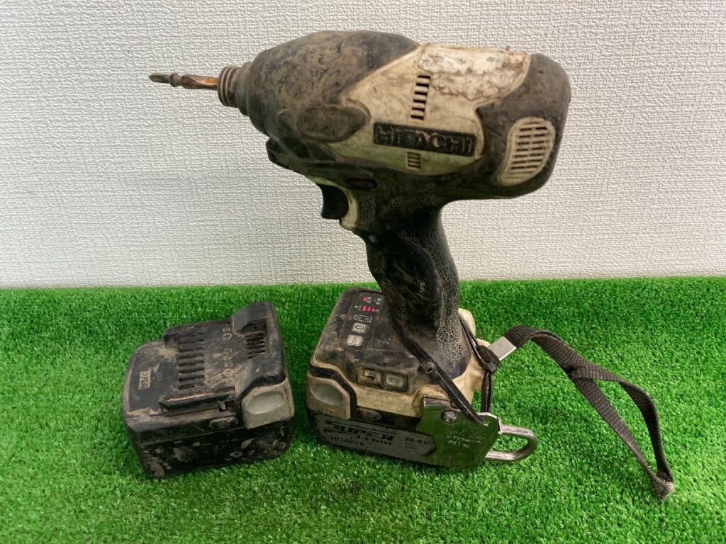 HITACHI　日立　インパクトドライバー　型番不明　本体のみ　バッテリー BSL1430 蓄電池２つ付属　簡易通電動作確認済