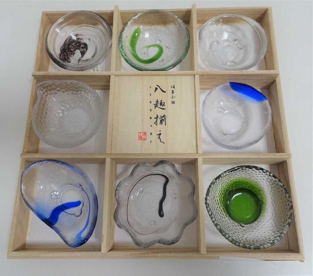 新品未使用 深山工房 硝子小鉢 八趣揃え ハンドメイド 手造り 8枚 8客 小皿 色ガラス 桐箱入り
