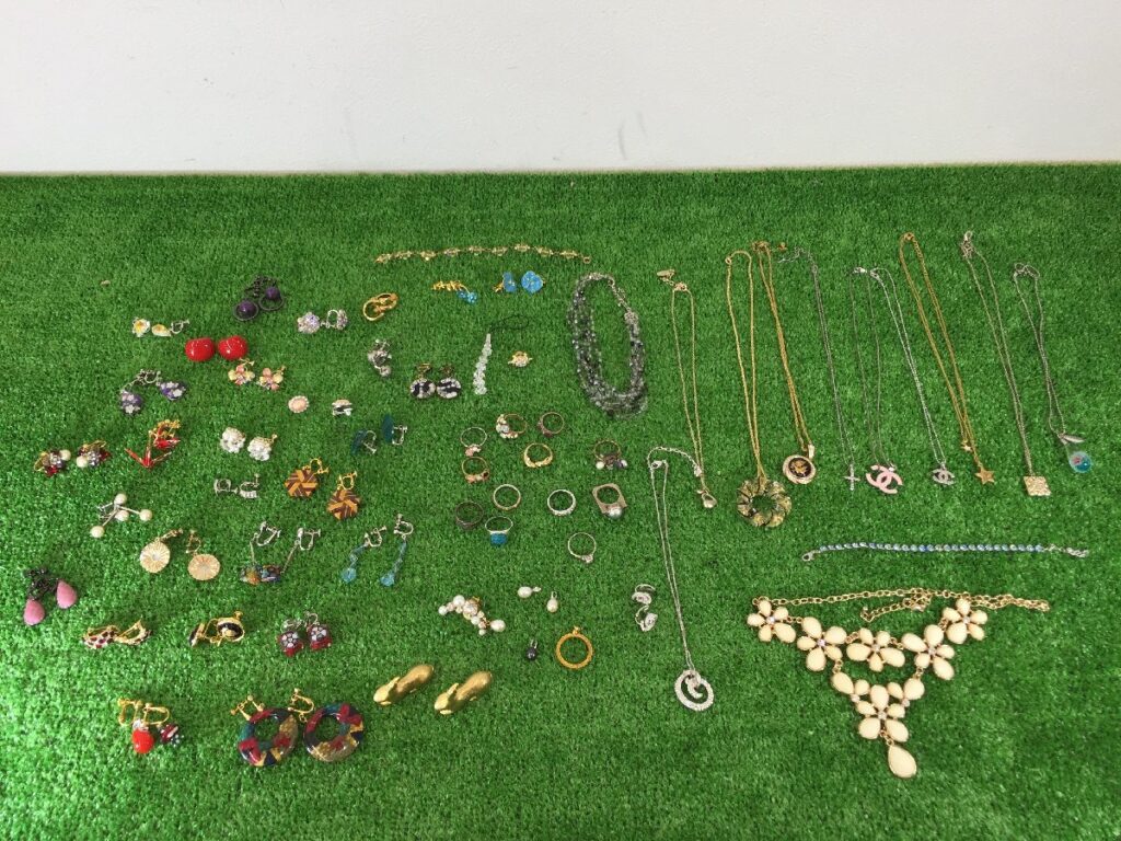 アクセサリー まとめ 指輪 ネックレス ブローチ イヤリング など 62点