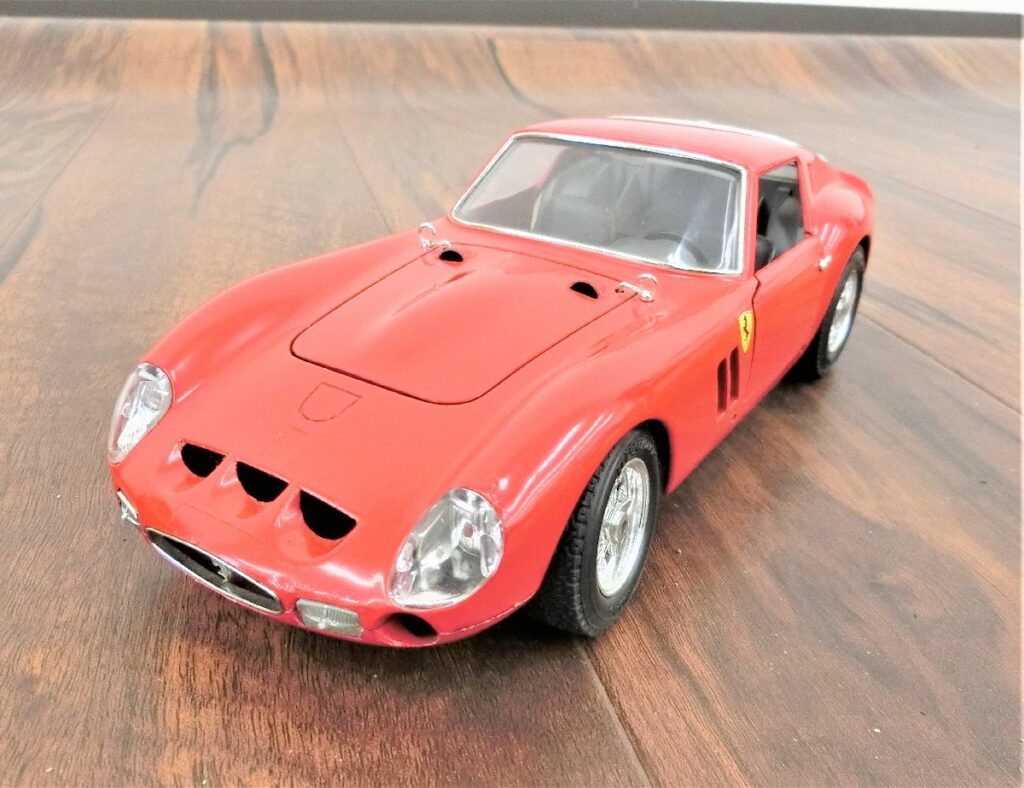 burago フェラーリ FERRARI GTO 1962 1/18