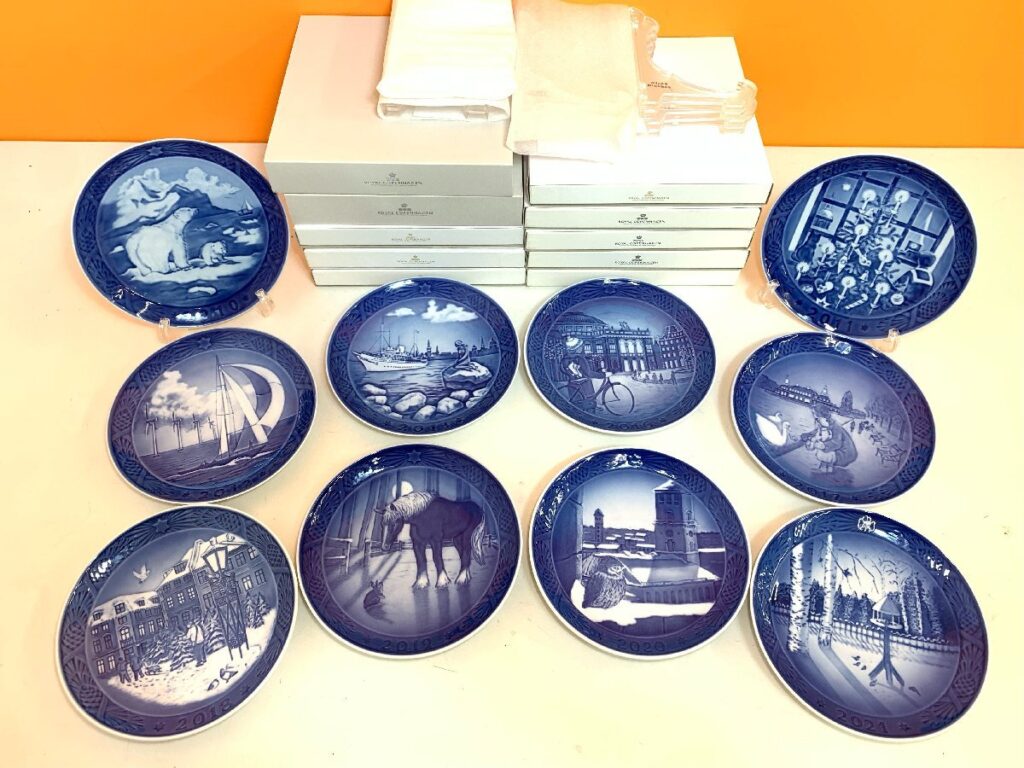 ロイヤルコペンハーゲン イヤープレート 2010年～2021年(14年.15年欠品) 10枚セット CHRISTMAS PLATE 箱、スタンド付き