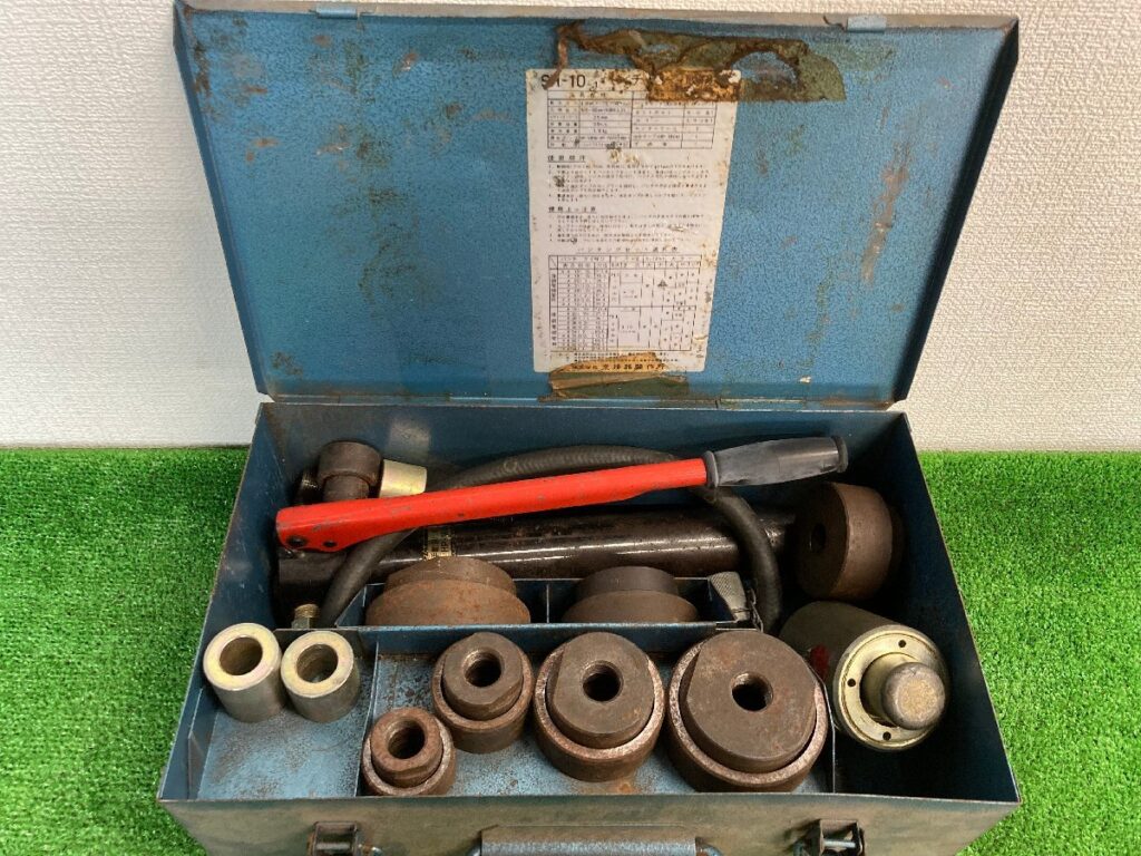 動作未確認　IZUMI　イズミ　泉精器製作所　手動油圧式パンチャー　HP-180N　手動油圧ポンプ　工具　記名あり