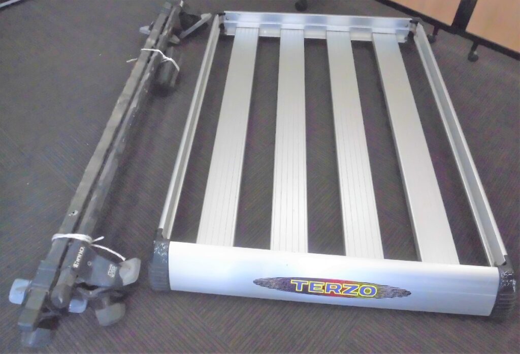 現状品 TERZO EA304 ルーフキャリア INNO ベースキャリア セット