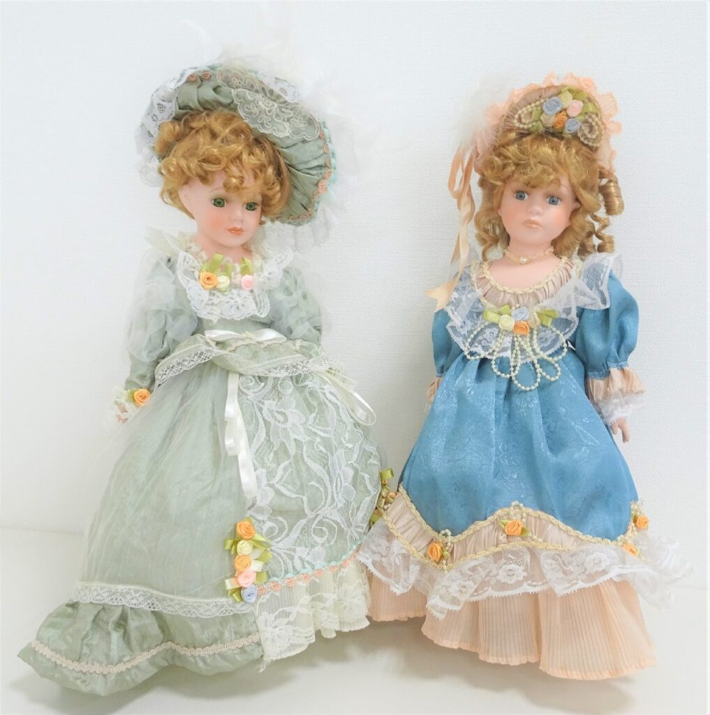 美品　ビスクドール 2体セット 　約45ｃｍ　西洋人形 アンティーク風ドレス　ガラスアイ　専用スタンド付き