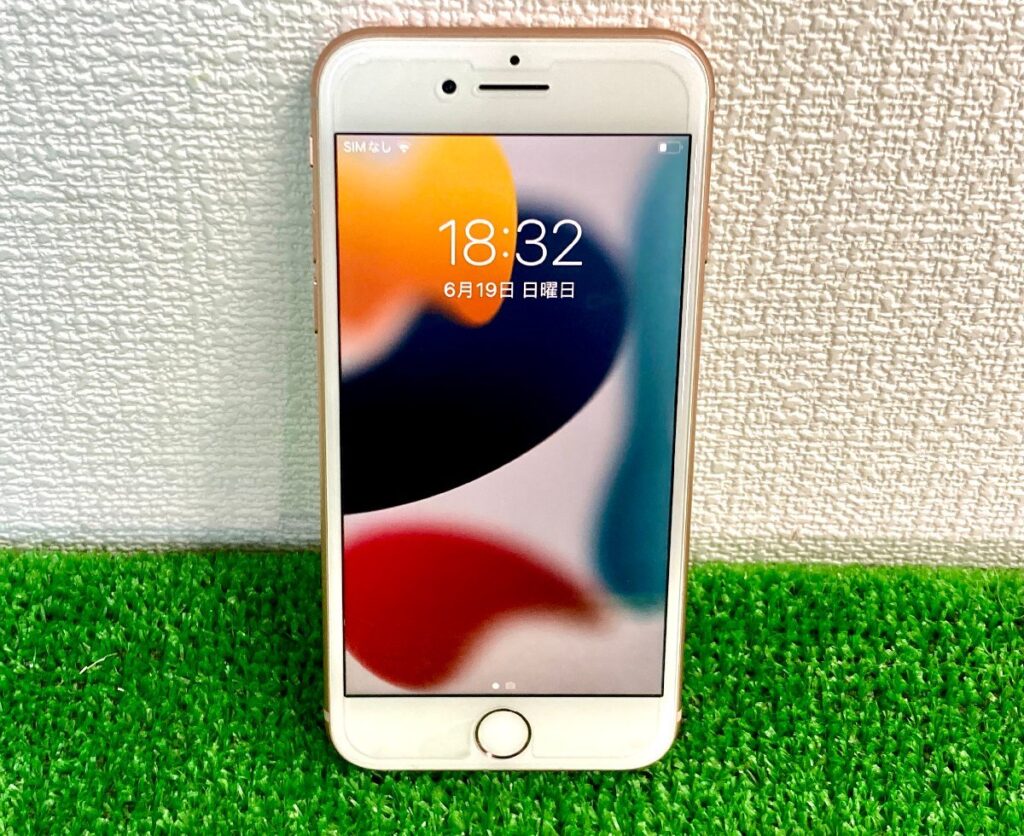 iPhone 8　 64GB 　色 ゴールド　キャリア ドコモ　ネットワーク判定〇　モデル番号 MQ7A2J/A1906　初期化済み