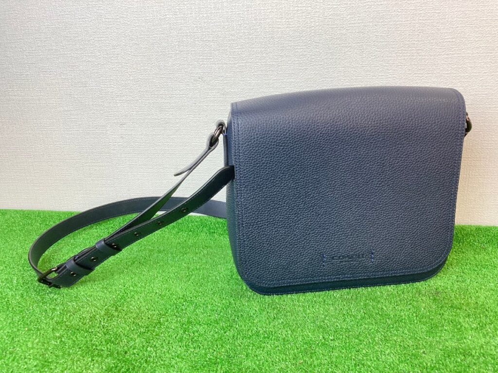 COACH　コーチ　ショルダーバッグ　メッセンジャー　ネイビー　ブルー　青　斜め掛け　レザー　メンズ　レディース　チャーム