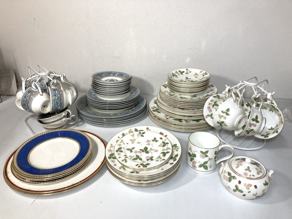 ウェッジウッド WEDGWOOD 大量まとめ まとめて ティーセット 大皿 お皿 ソーサー 食器 洋食器 コーヒーカップ