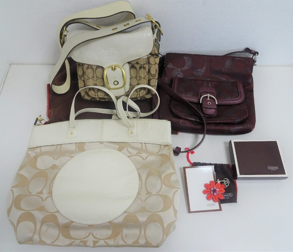 コーチ バッグ３点　キーホルダー　ショルダーバッグ トートバッグ　 おまとめセット